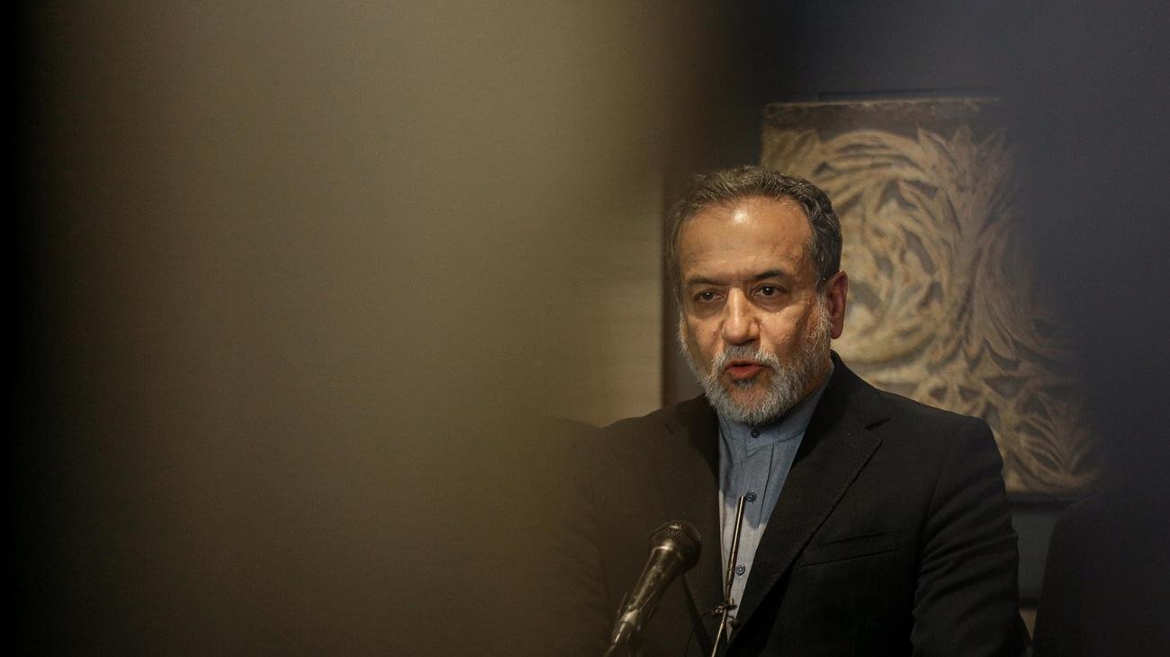 Iran Offers to Limit Nuclear Program, Considering Restrictions According to Foreign Minister