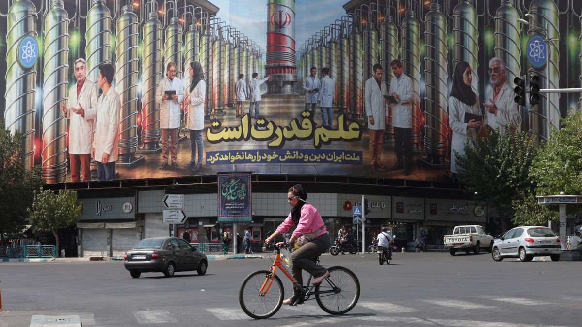 Iran Ready to Accept Restrictions on Nuclear Program, Says Foreign Minister