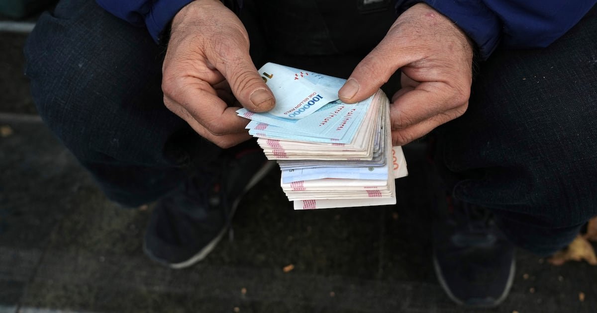 Iran’s Rial Hits Record Low Against U.S. Dollar