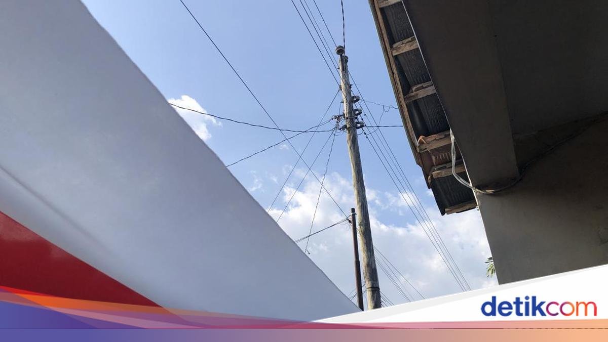 is it dangerous to have a house near an electric pole3f here are the facts