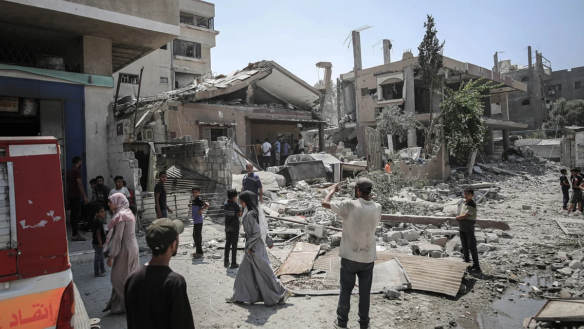 Israel Strikes Yemen, Killing 35 in Ongoing Conflict with Houthis