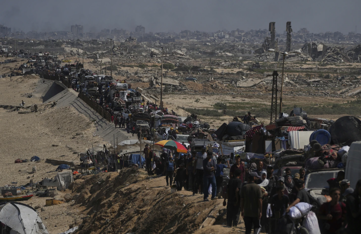 Israeli Forces Push Into Gaza, Thousands Flee the Ground Offensive