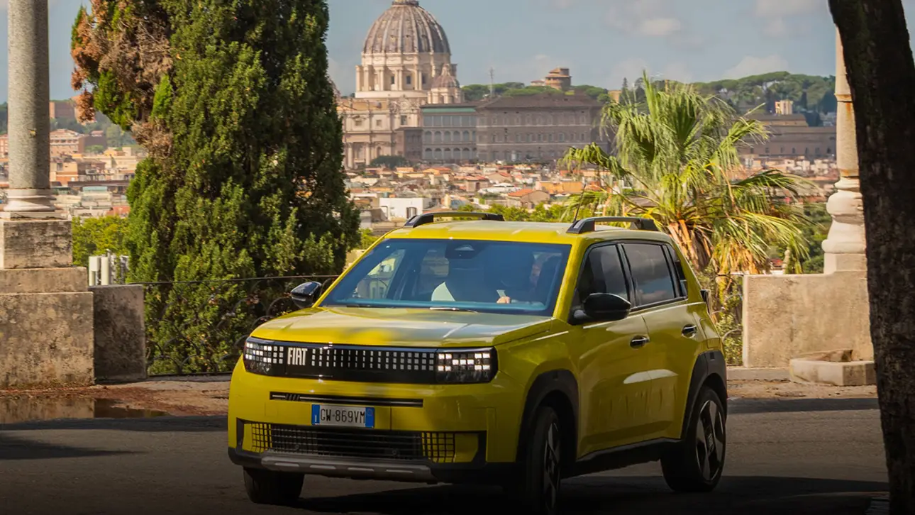 Italian Car Market: Jeep Avenger Gaining Ground on Dacia Sandero