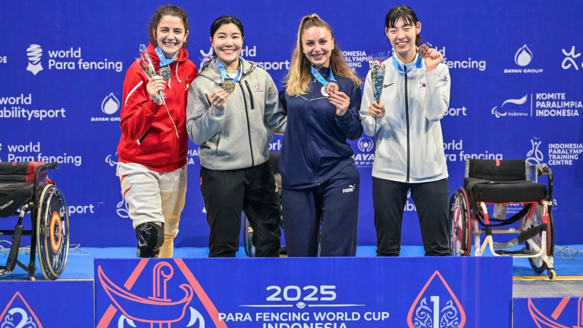 judith rodriguez wins silver in foil at the indonesia world cup