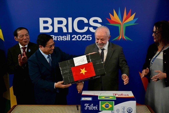 Lula attends virtual Brics meeting to discuss US tariff hike