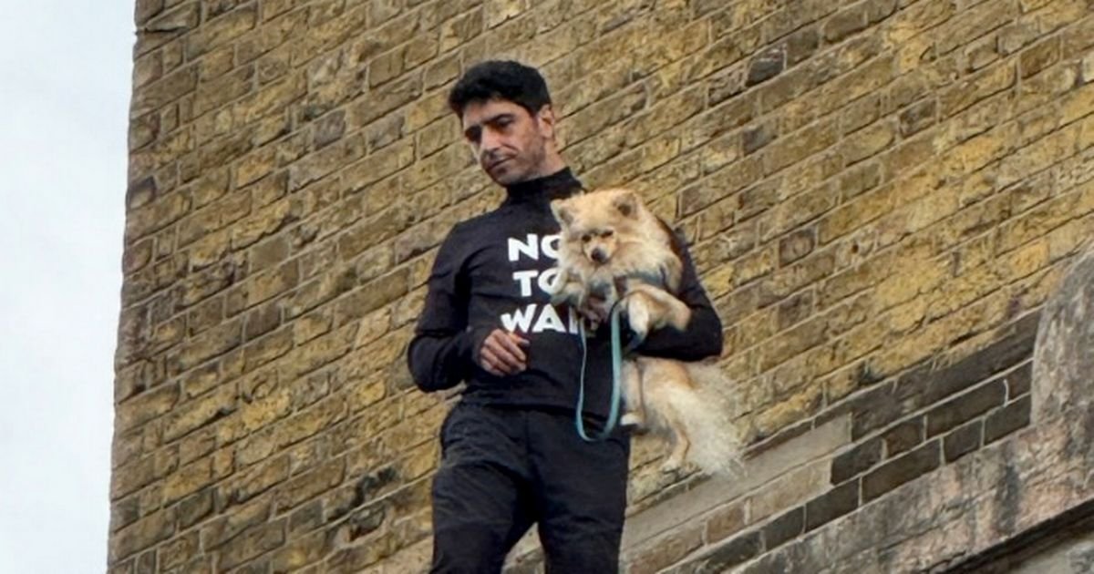 Major Incident at Kings Cross Station After Man and Dog Climb 12ft Clock Tower