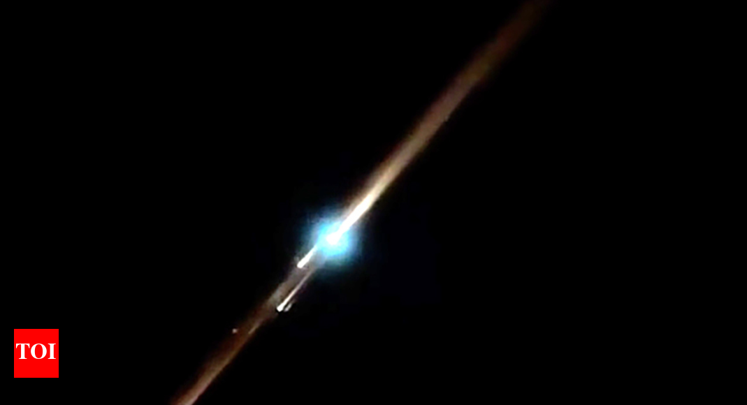 mysterious streak lights up delhi ncr skyline2c sparks speculation