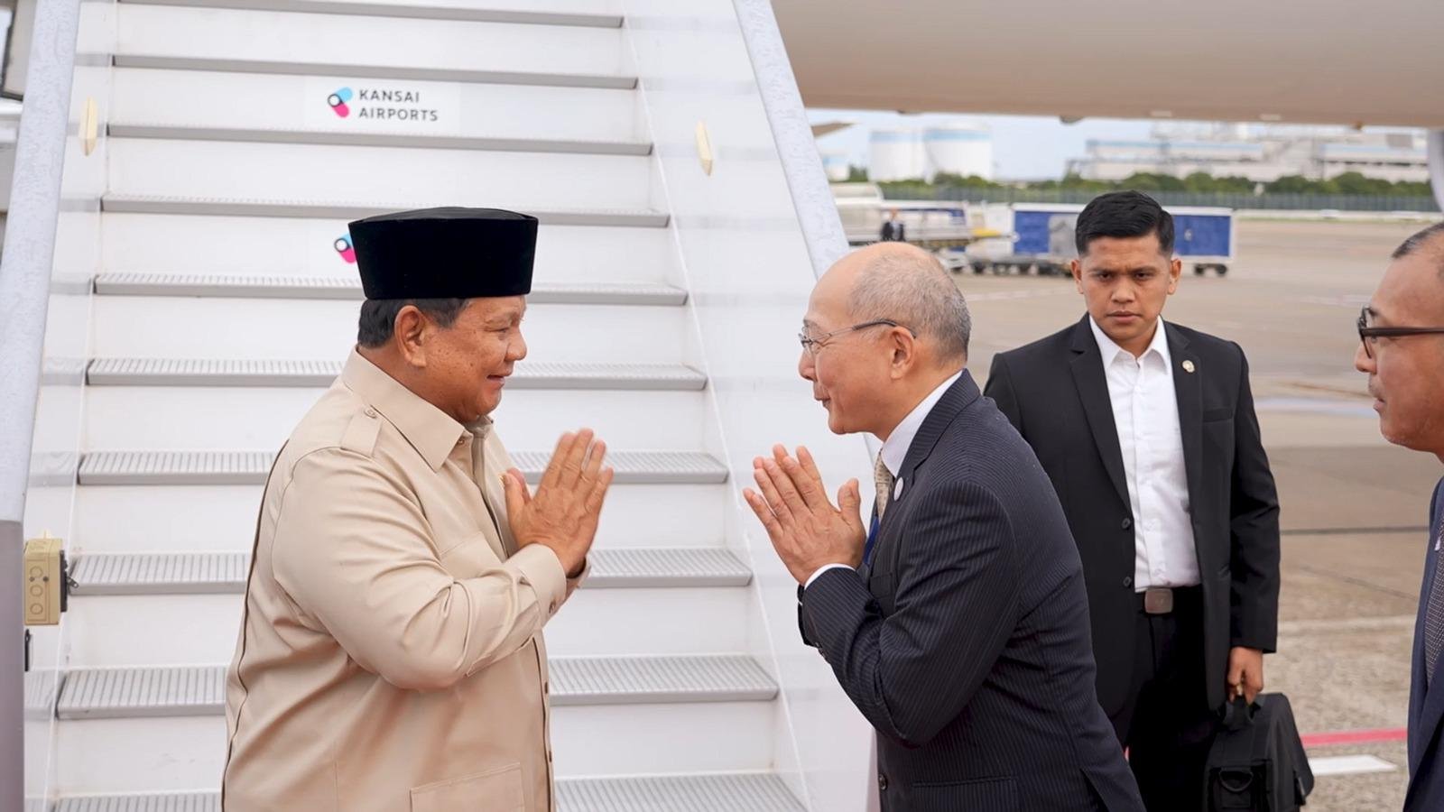 prabowo arrives in osaka to visit the indonesian pavilion at osaka expo
