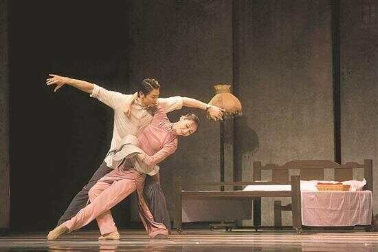 prominent playwright and former vice chairman of china dramatists association luo huaizhen3a playwrights today need to face internet performance forms