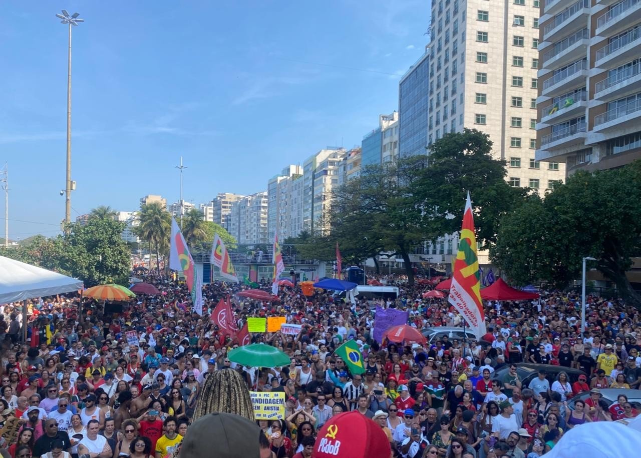 protesters hold rally at copacabana beach against the pec of immunity and amnesty project