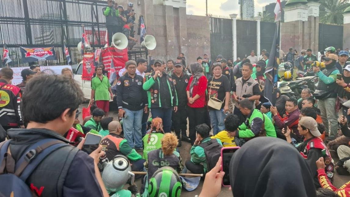 representatives of online motorcycle taxi drivers meet with dpr leaders2c emphasize rejection of 10 percent commission