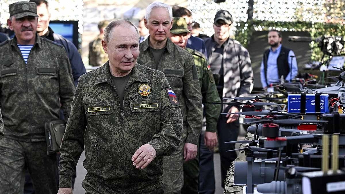 russia and belarus hold a military drill with over 1002c000 soldiers2c putin makes a surprise visit2c is there a plan to attack a new country3f