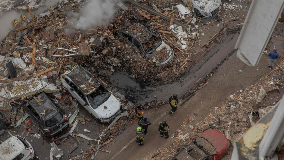 russia conducts largest air strike in ukraine since the war began