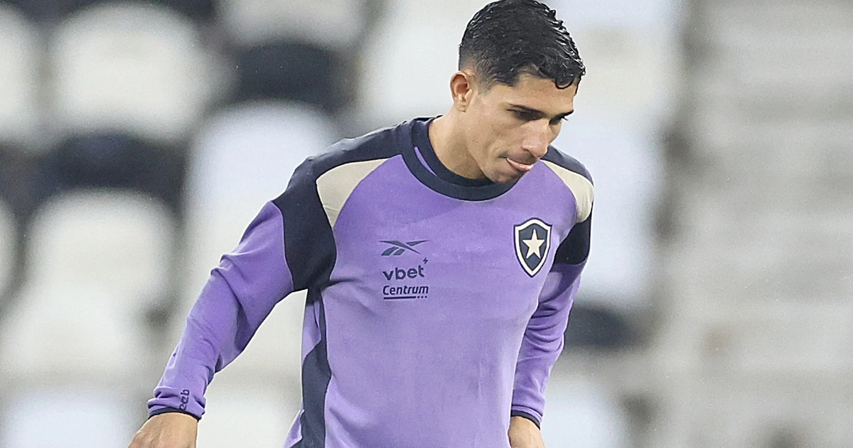 savarino recovers and will be included by botafogo for the match against fluminense3b alex telles is doubtful