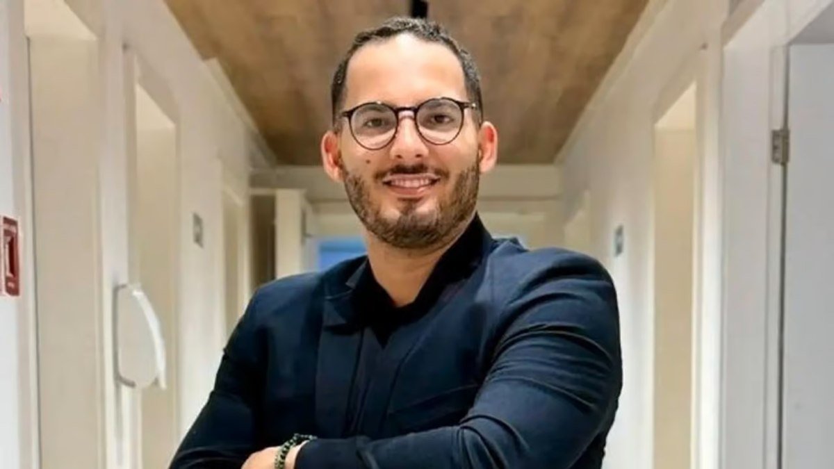 SBT Director Caught Leaving Motel with Married Reporter and Arrested
