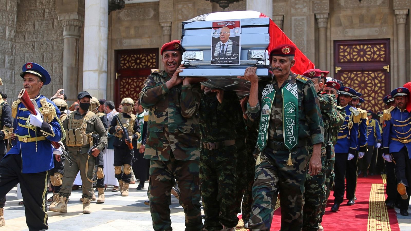Thousands Gather for Funeral of Houthi Leaders Killed by Israeli Strike, Vow Revenge