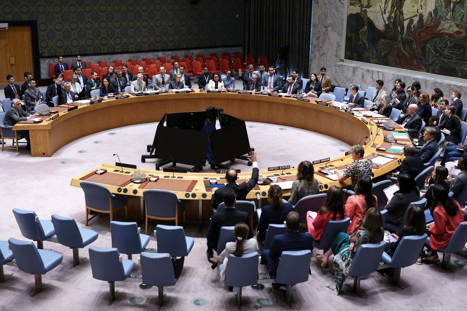 un security council rejects resolution to avoid snapback sanctions on iran