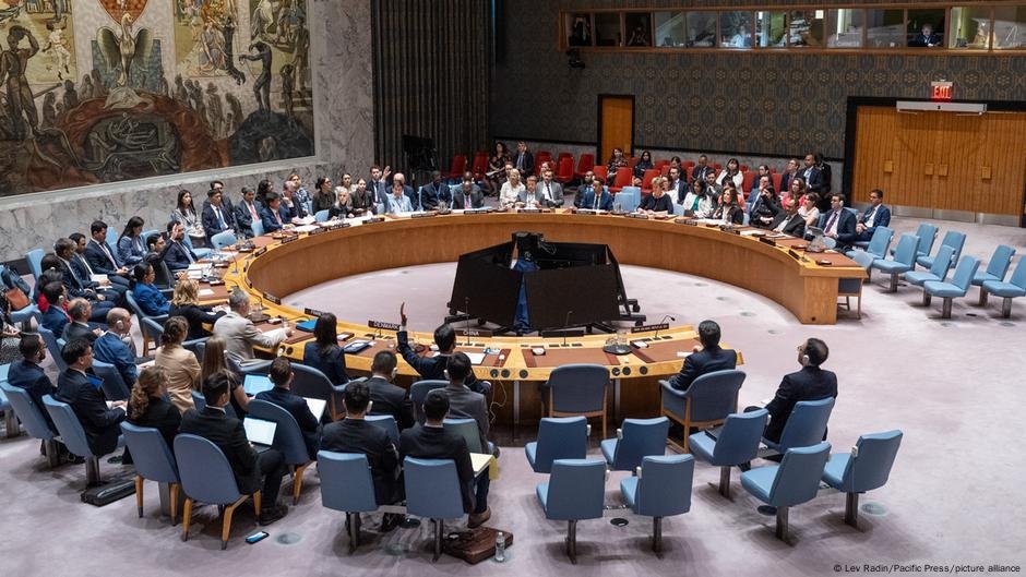 united nations resumes sanctions against iran2c strong response from iran