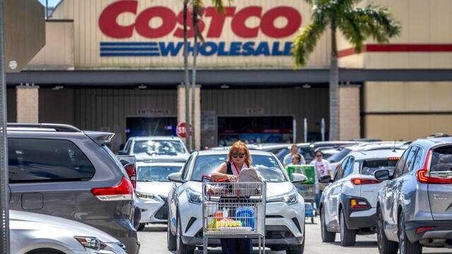 US Considers Banning Iranian Diplomats from Shopping in New York