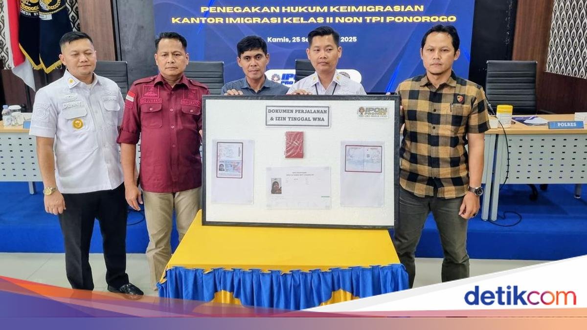 wna malaysia deported for overstaying to meet child in ponorogo