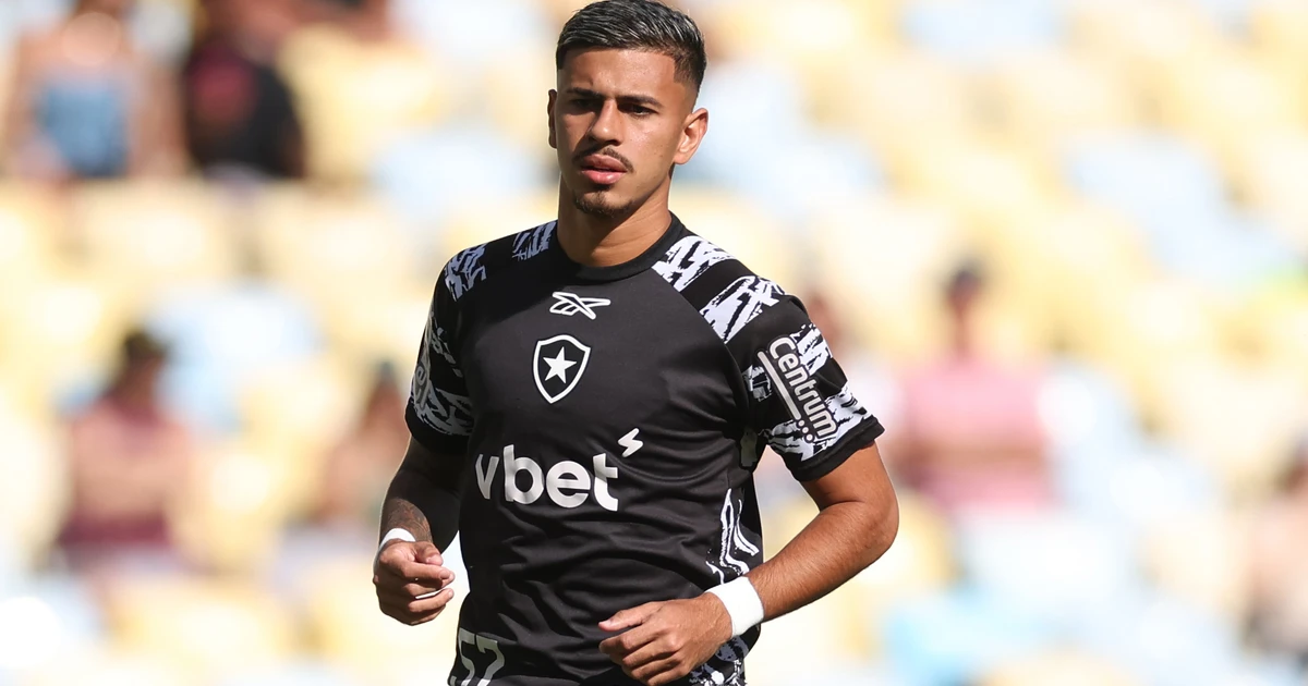 Botafogo to make two forced changes against Internacional: David Ricardo to play improvised and Gabriel Bahia to start; check out the probable lineup