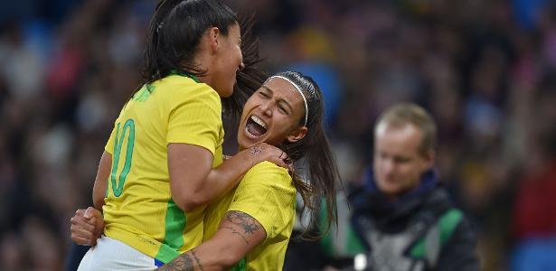 Brazil holds on with one less player and beats two-time Euro champion in women’s soccer
