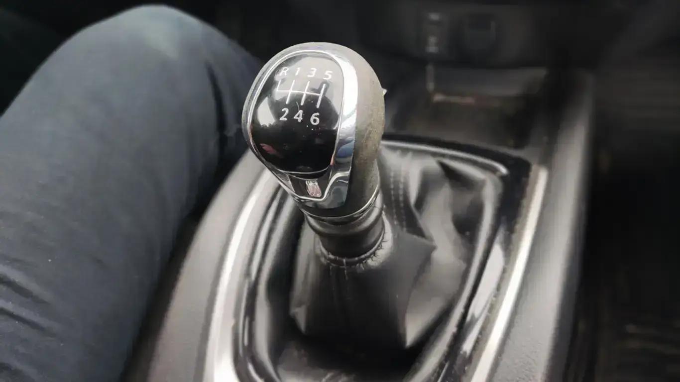 Endangered Species: These New Cars with Manual Transmissions Can Still Be Found on the Global Market