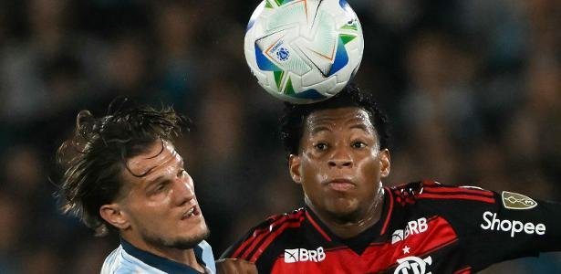 Flamengo Holds Racing with One Man Down and Reaches Libertadores Final