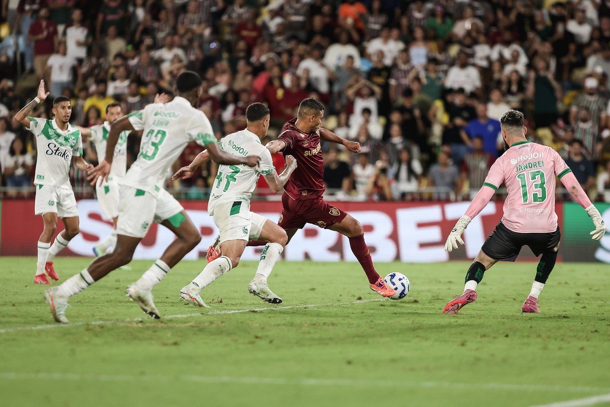 Fluminense x Juventude: How Many Seconds Did Goalkeeper Jandrei Hold the Ball?