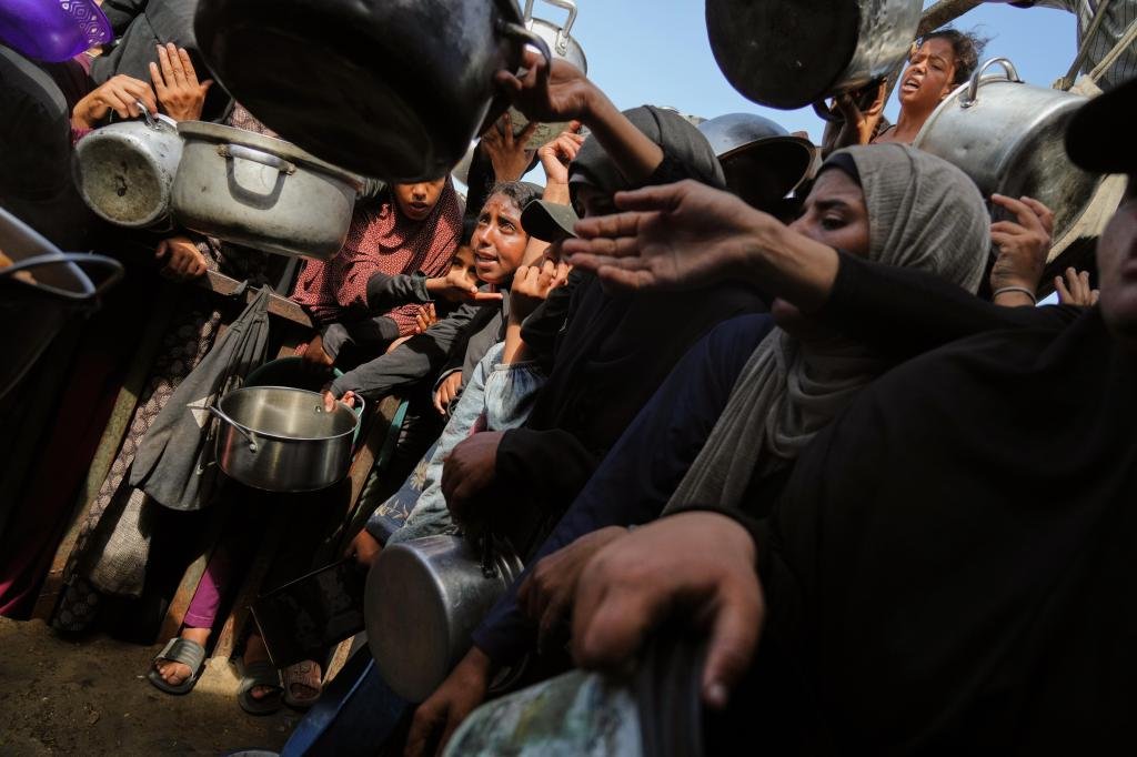 Israel and Hamas Prepare for Negotiations in Egypt
