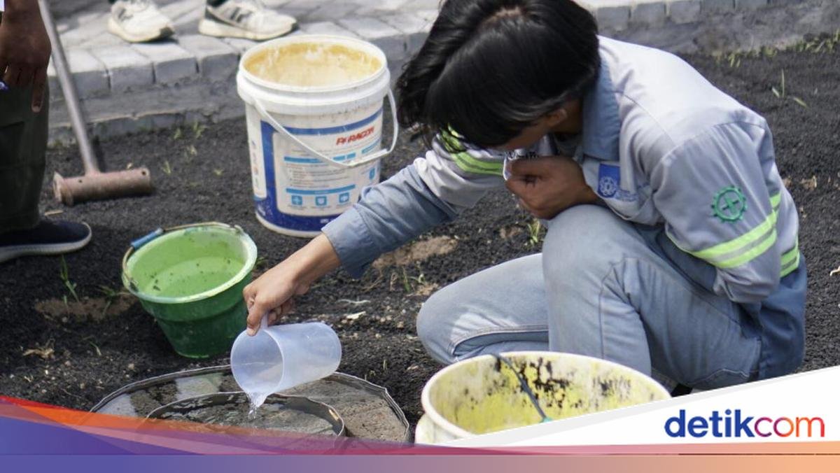 ITS Bikin Paving Porous Ramah Lingkungan: The Solution to Floods in Indonesia