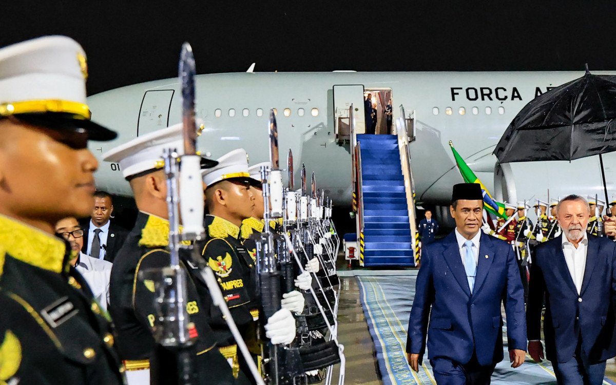 Lula Arrives in Indonesia for Asian Tour and Meeting with Trump