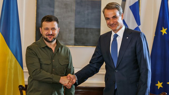 Mitsotakis Reaches out to Zelensky Regarding Peace Summit in Sharm El Sheikh