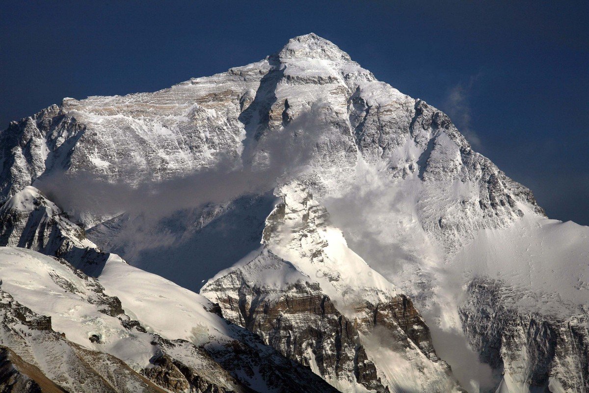 Nearly a Thousand People Trapped on Mount Everest After Heavy Snowstorm