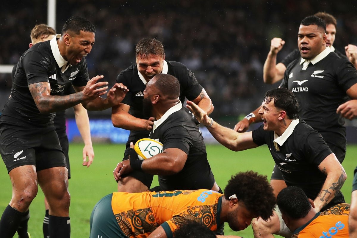 New Zealand outclasses Australia to keep Rugby Championship title hopes alive
