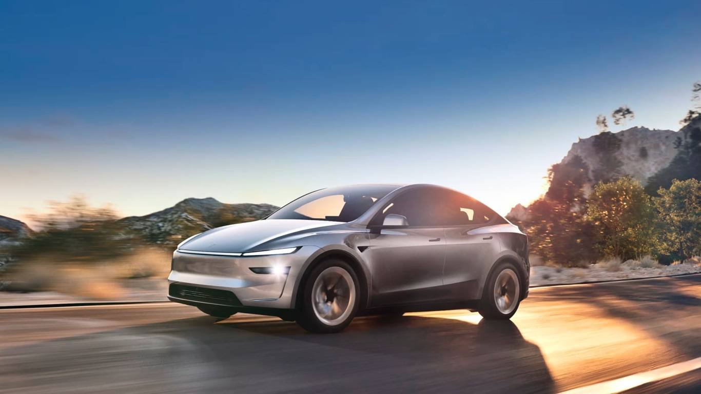 Tesla Car Rush: Hundreds of Tesla electric cars hurriedly distributed before midnight