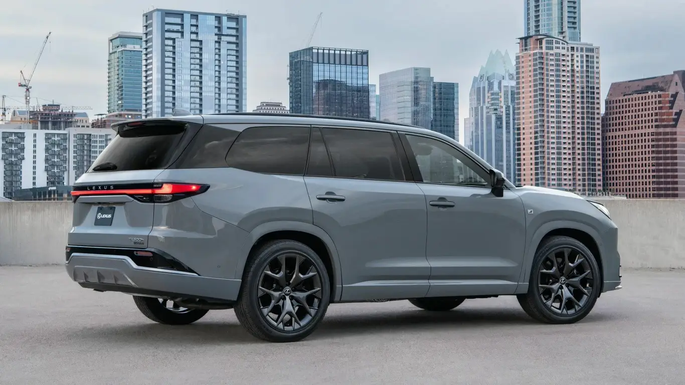 The flagship returns: Japanese premium SUV available again at a reasonable price
