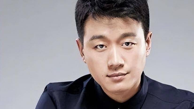 Tong Dawei: Father Becomes Vegetative After Work Injury, Awakened by Son’s ‘Love’ After 35 Years in Bed