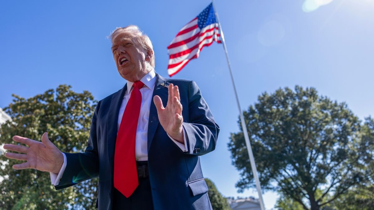 Trump Warns Hamas of ‘Obliteration’ as Negotiators Fly to Egypt
