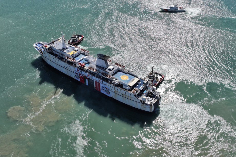 Unloading of Humanitarian Aid for Gaza Underway from Turkey’s 17th ‘Goodness Ship’