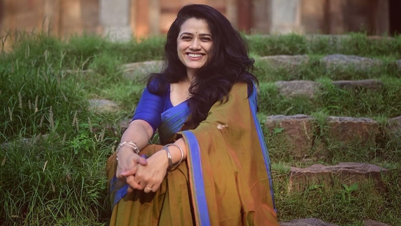 Actress Girija Oak Sparks Discussion with Breakup and First Kiss, Making Headlines Everywhere