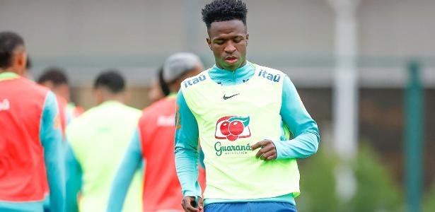 Ancelotti’s Chat with Vini Jr. Marks Brazil’s Training Session in London