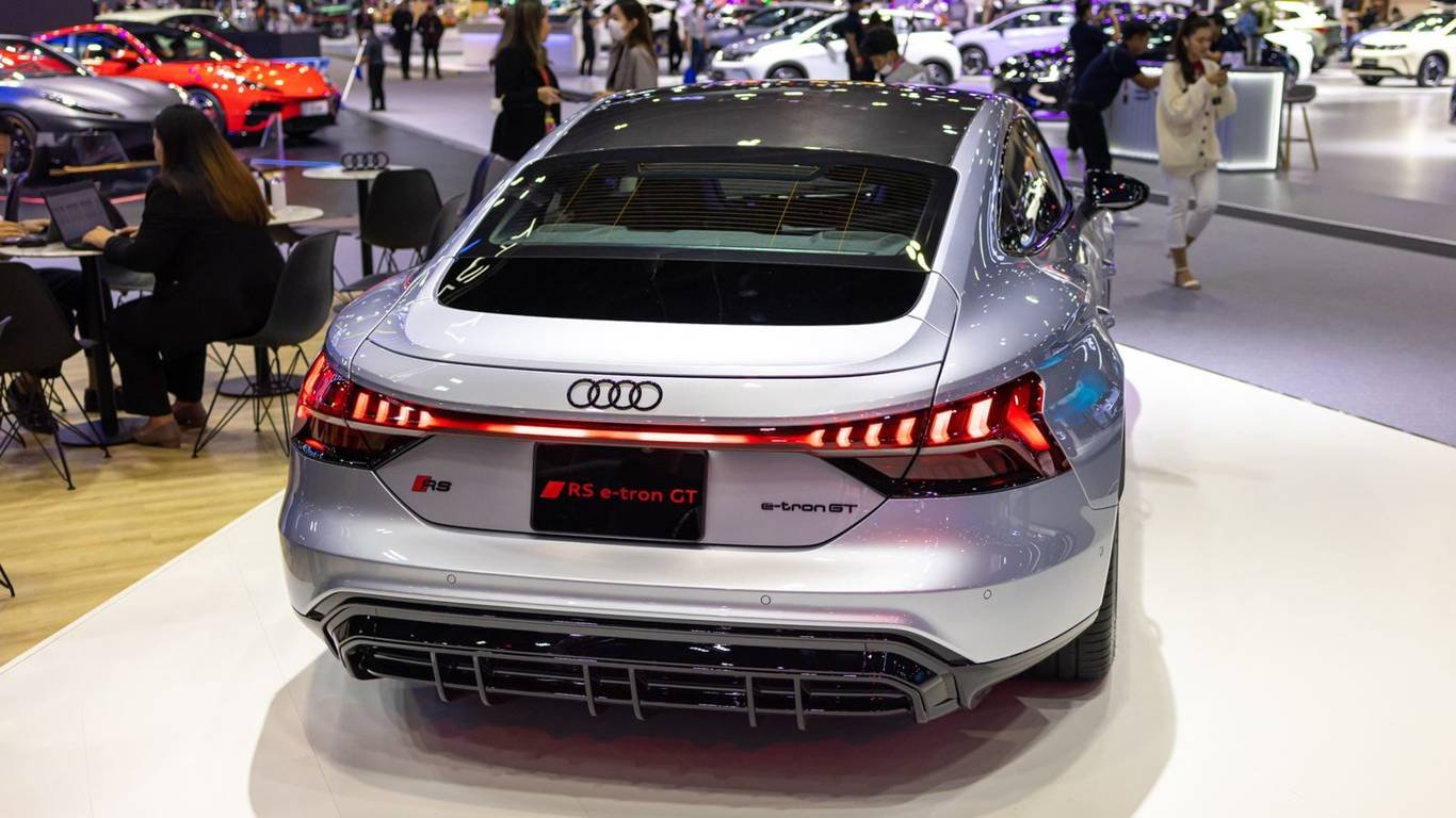 Audi on the Edge of Collapse: Company Halts Production and Prepares for Chaos