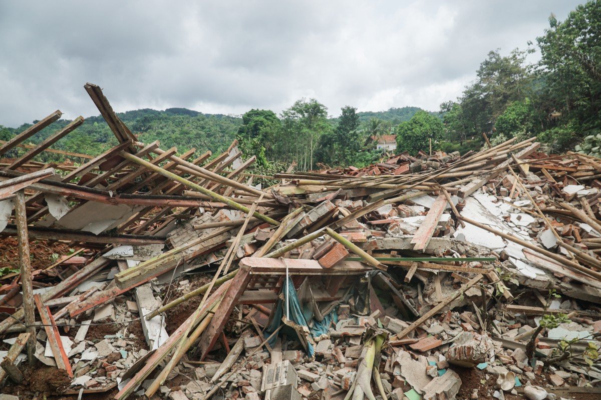 Death toll rises to 11 from landslide in Indonesia
