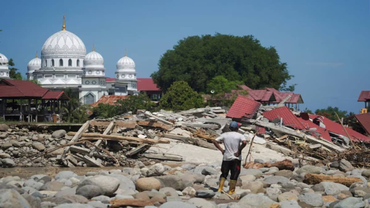 Death Toll Rises to 303 in Indonesia Floods Amid Cyclone Devastation