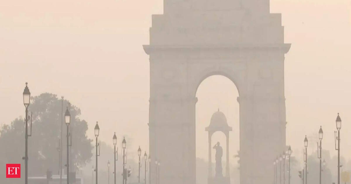 Delhi Continues to Choke Under Thick Haze as AQI Remains ‘Very Poor’ Despite GRAP-III Restrictions