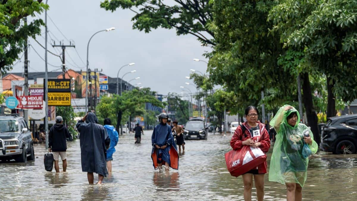 Fatal floods and landslides in North Sumatra due to torrential rains