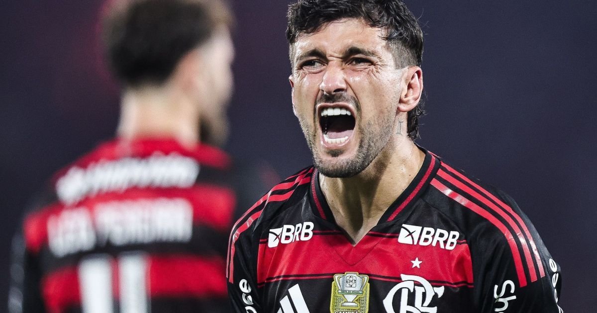 Flamengo defeats Bragantino, pulls away from Palmeiras and sees title closer