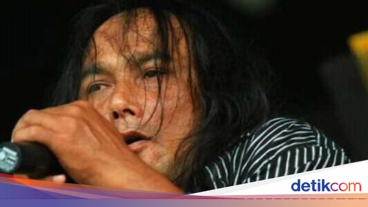 Former Edane and Elpamas Vocalist, Ecky Lamoh, Passes Away