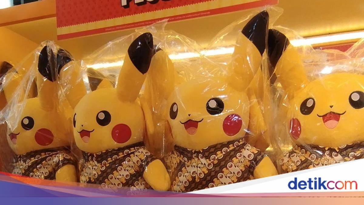 Get to Know Pikachu Bagcharm with Batik Shirt Worn by Jisoo BLACKPINK